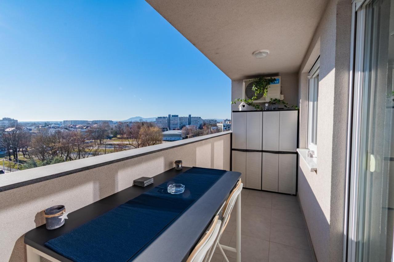 Flexible Selfcheckins 30 - Zagreb - Garage - Electric Vehicle Ccharger - Big Loggia - New - Apartments Repinc 30 Kültér fotó