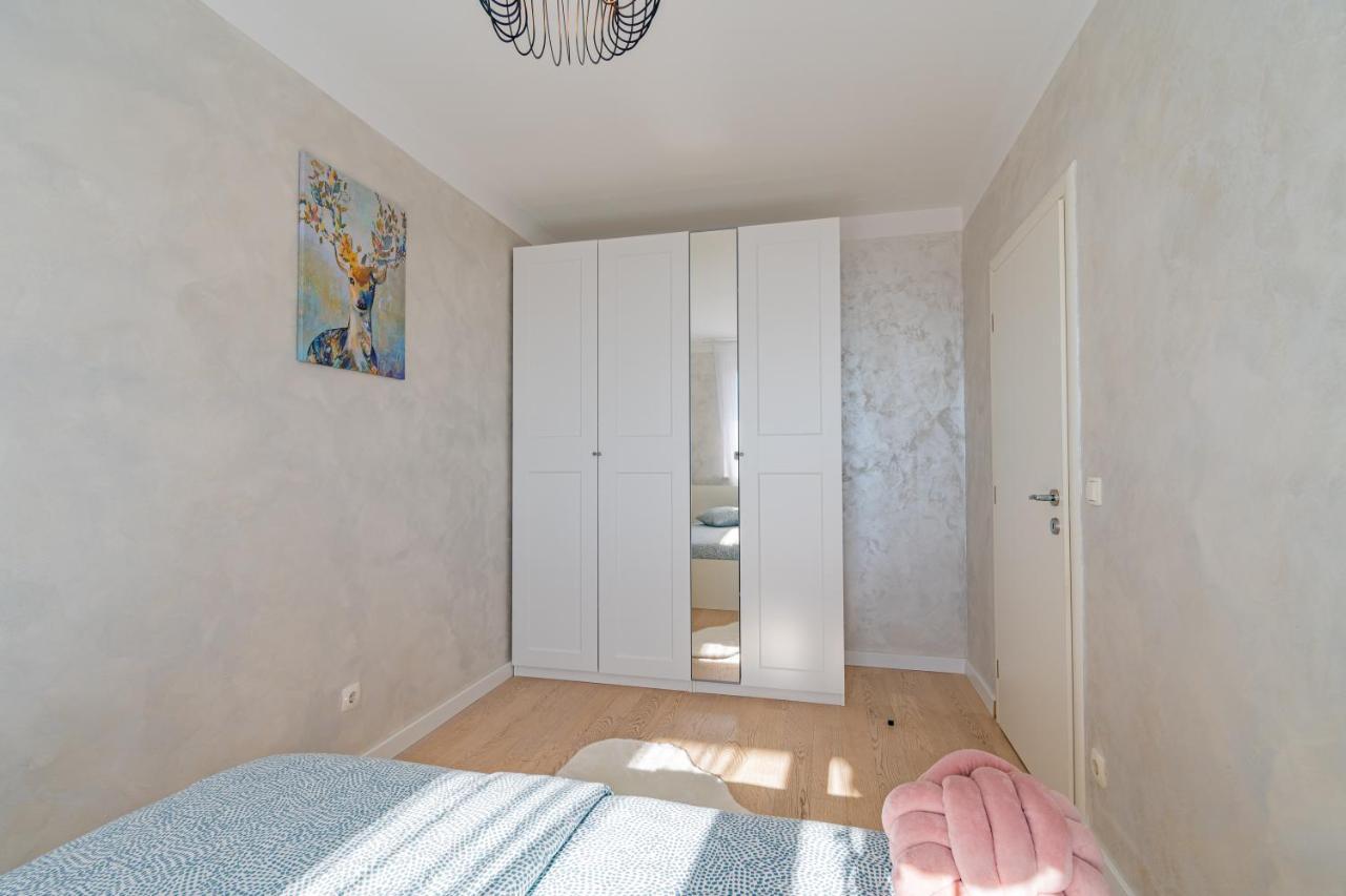 Flexible Selfcheckins 30 - Zagreb - Garage - Electric Vehicle Ccharger - Big Loggia - New - Apartments Repinc 30 Kültér fotó
